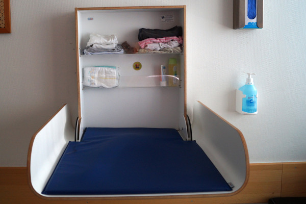 Wandwickeltische